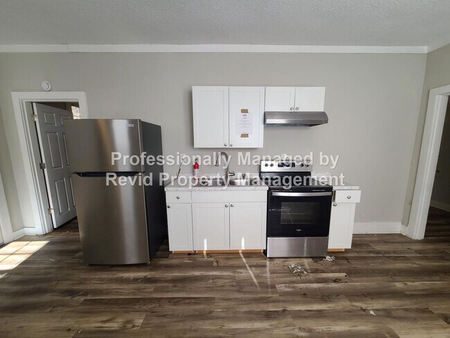 Building Photo - SECTION 8 ACCEPTED