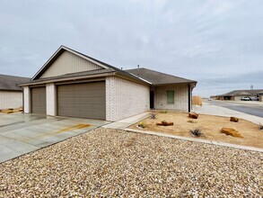 Building Photo - 3/2/2 Duplex in Northwest Lubbock