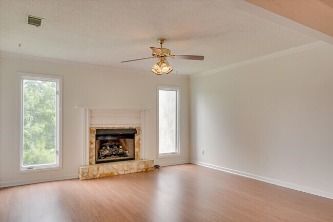 Building Photo - 106 Riverbend Dr