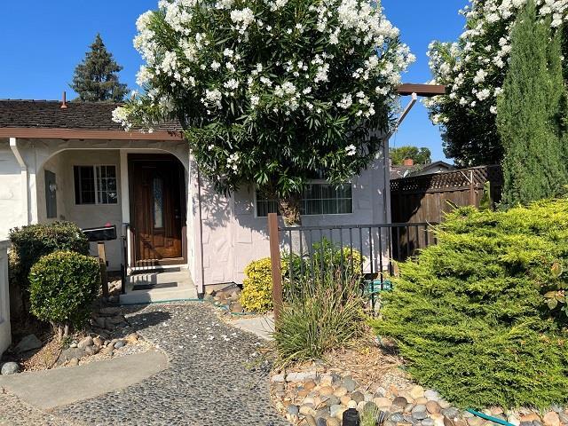 Building Photo - 1652 Town Club Dr