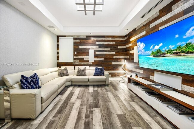 Building Photo - 300 Royal Plaza Dr