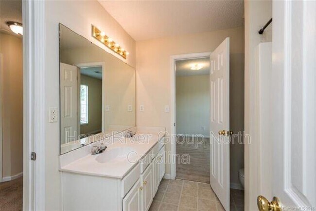 Building Photo - 9706 Ashburton Dr
