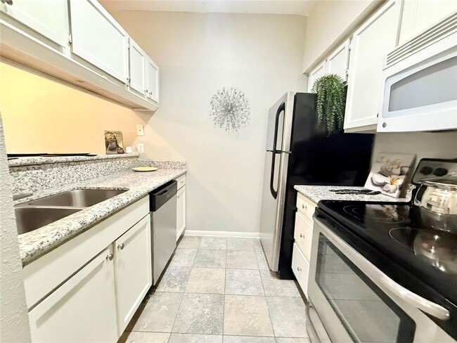 Primary Photo - Beautiful 2 bedroom 1 bath condo