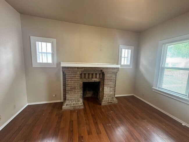 Building Photo - 750 S Jenkins Ave