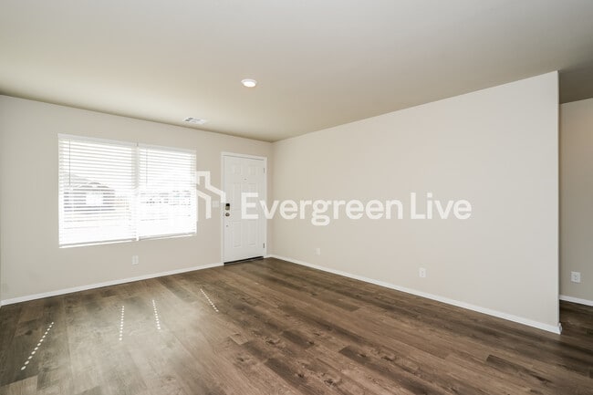 Building Photo - 10105 E King Pl