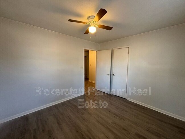 Building Photo - 231 17th Ave S