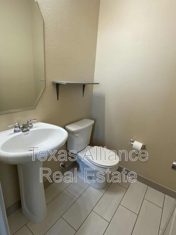 Building Photo - 3621 Valley Vista Dr