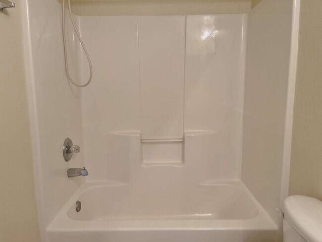 Building Photo - The Gables 2BR | 2.5BA Townhome!