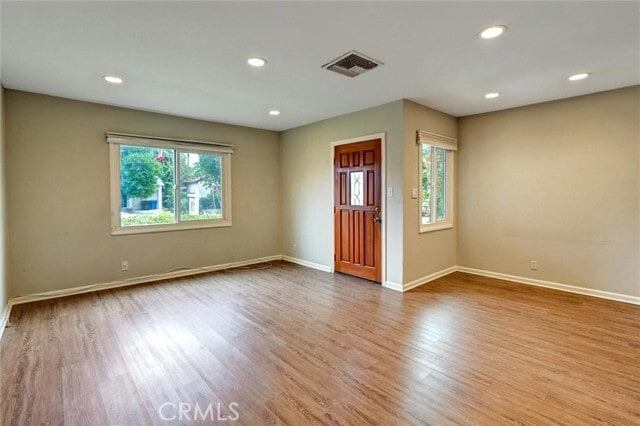 Building Photo - 5863 Alonzo Ave