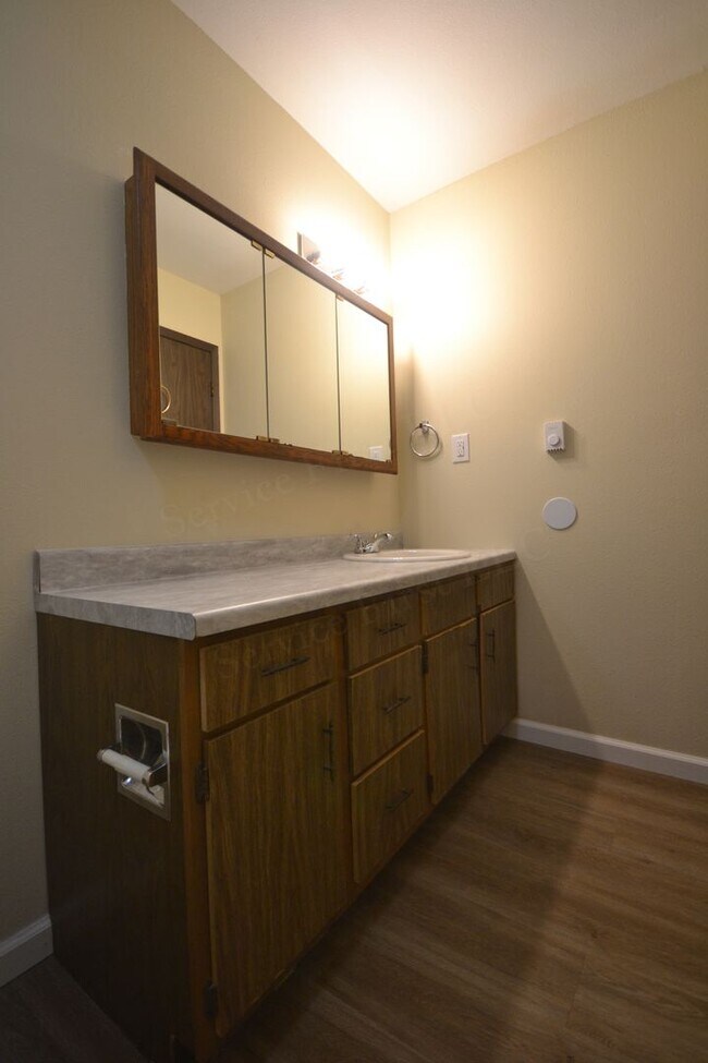 Building Photo - Cross Timbers Apartment