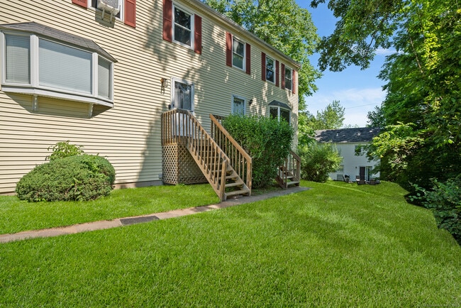 Building Photo - 22 Maple Ave