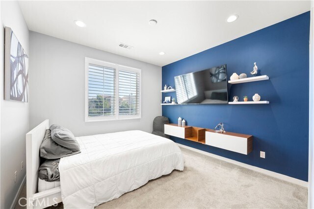 Building Photo - 120 Novel