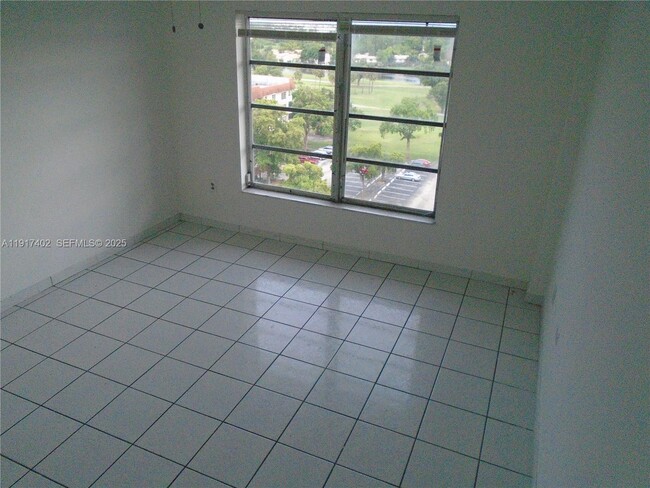 Building Photo - 4174 Inverrary Dr