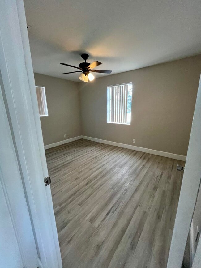 Building Photo - 3566 Ivanhoe Ave