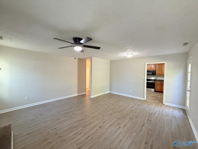 Building Photo - 160 Lewis Ln