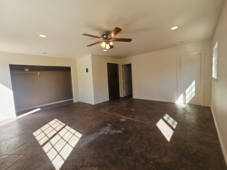 Building Photo - 1468 Planet Rd