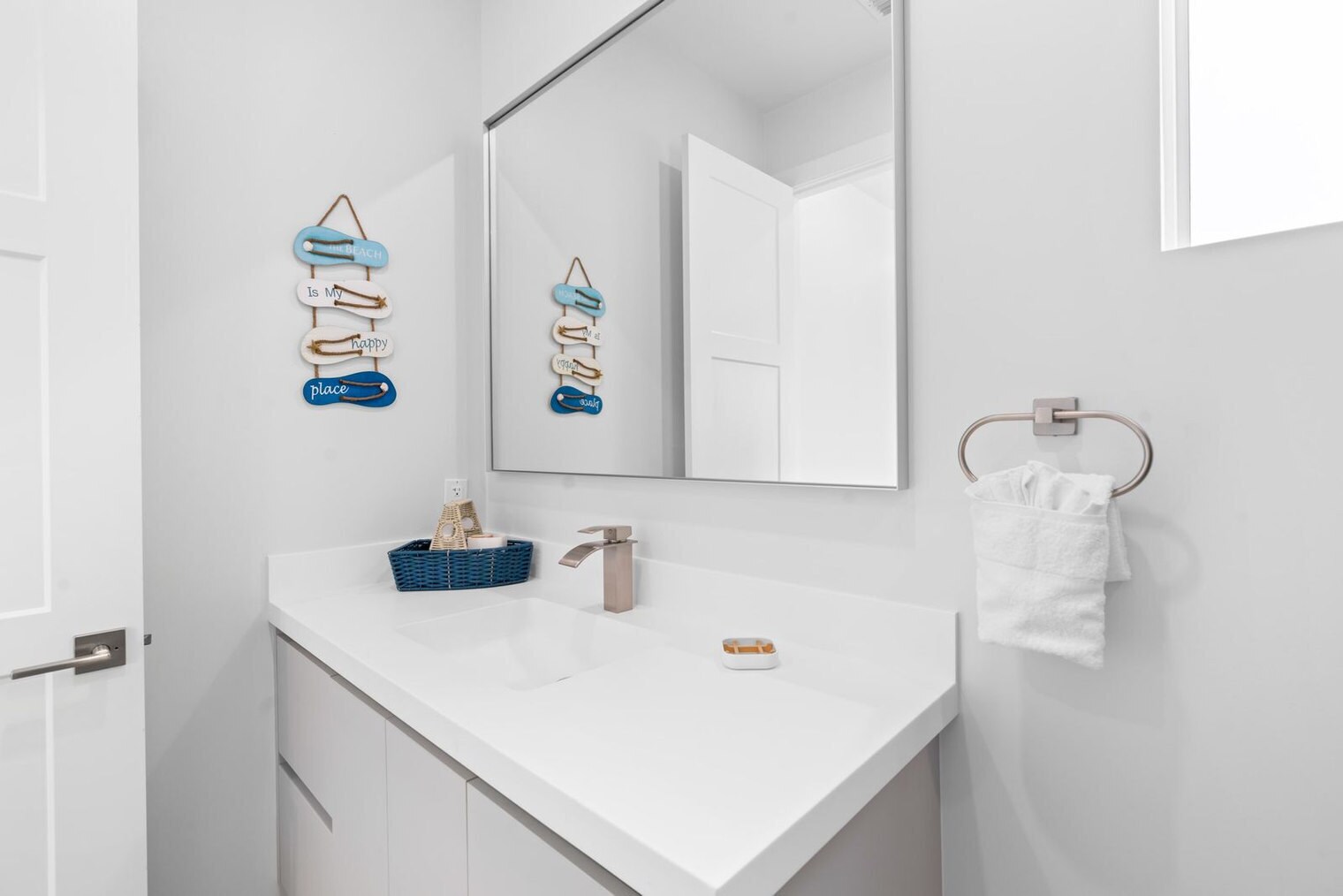 Building Photo - 83 Pescayo Ave