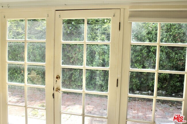 Building Photo - 1265 Bienveneda Ave