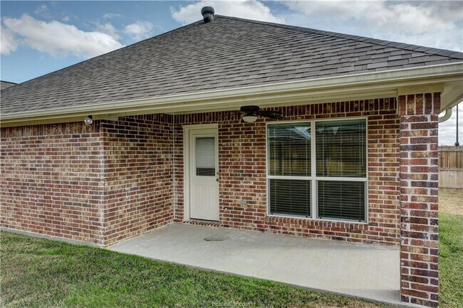 Building Photo - 3613 Davidson Dr