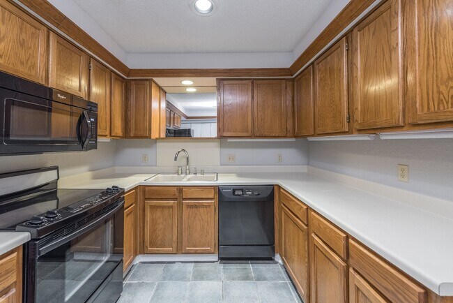 Building Photo - 2 Bedroom, 2 Bath in Overton South