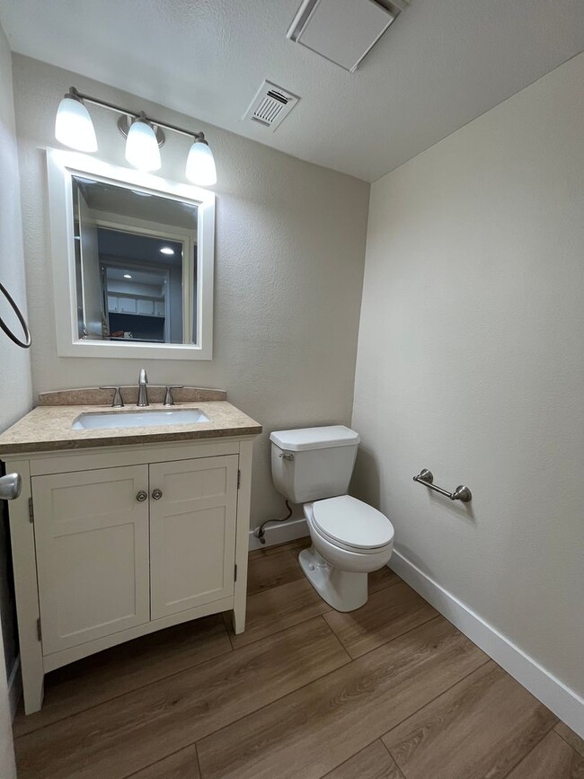 Building Photo - Light-Filled Living on a Peaceful Cul-De-Sac