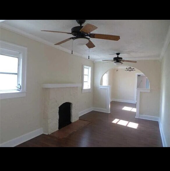 Building Photo - 423 N L St