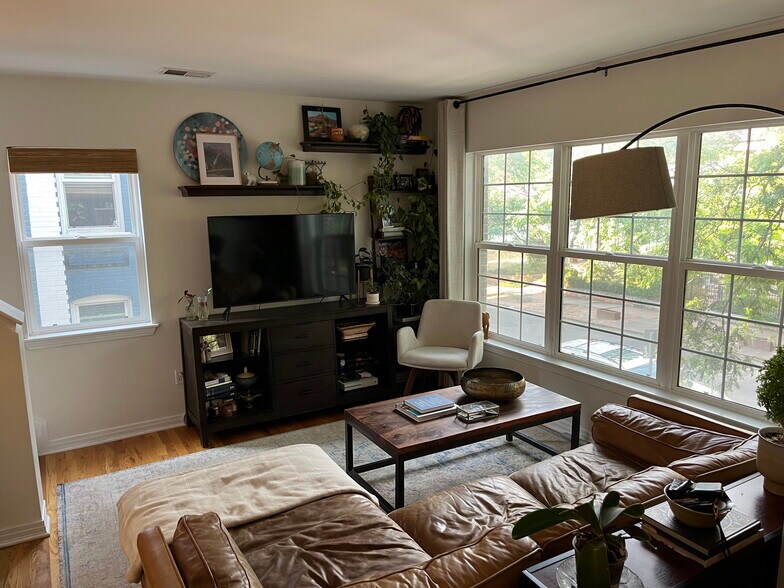 Living space right off the entryway - 1641 N Washington St
