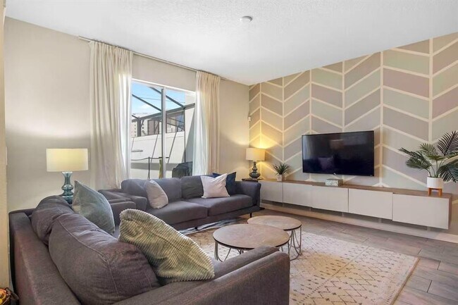 Building Photo - 4965 Windermere Ave