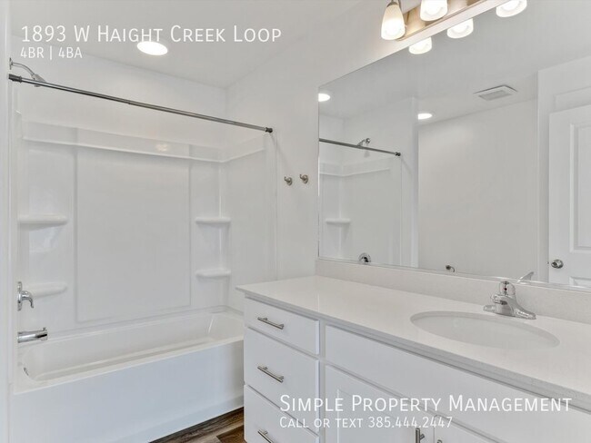 Building Photo - Luxurious 4-BD Townhouse in Farmington!