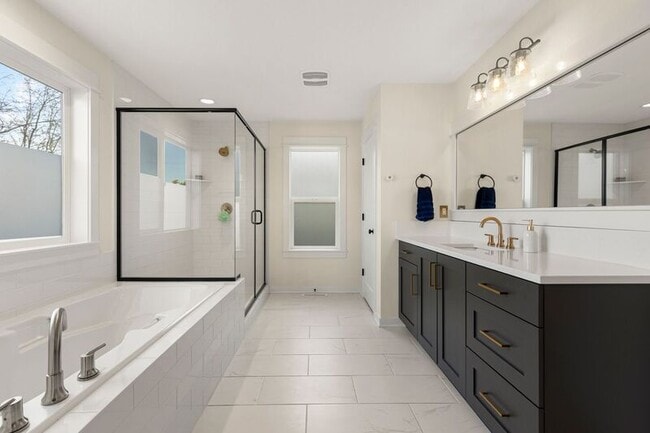 Building Photo - 4090 NE 6th Ave