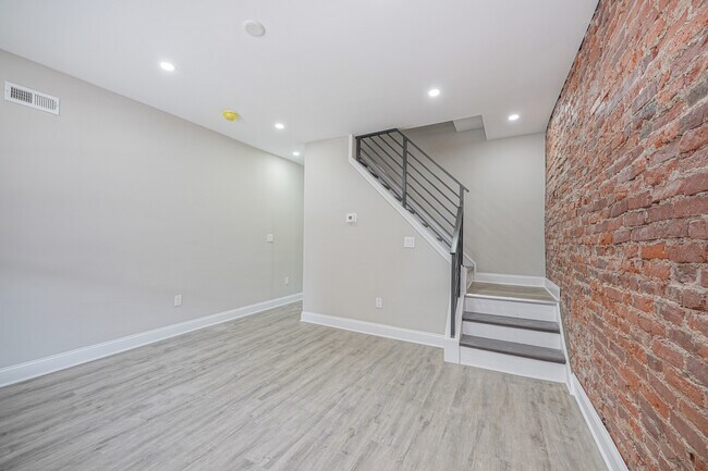 Building Photo - 1335 S Stanley St