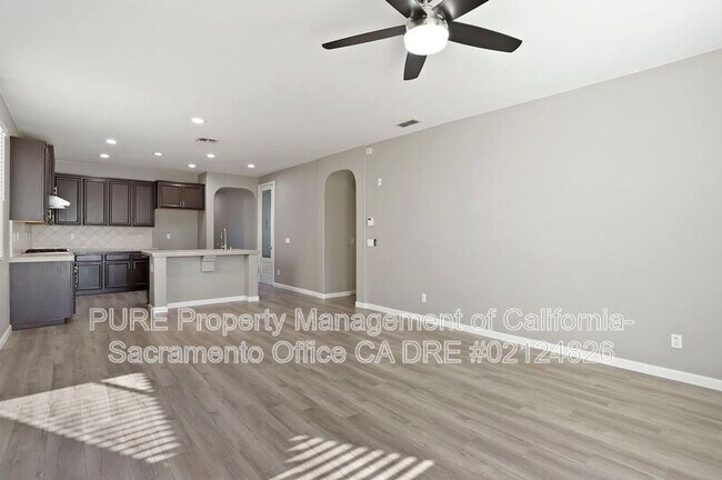 Building Photo - 1518 Sandmark Dr