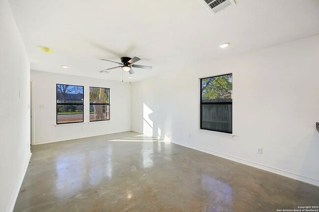 Building Photo - 543 Delmar St