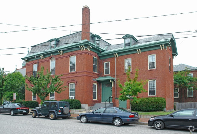Building Photo - 158 Danforth St