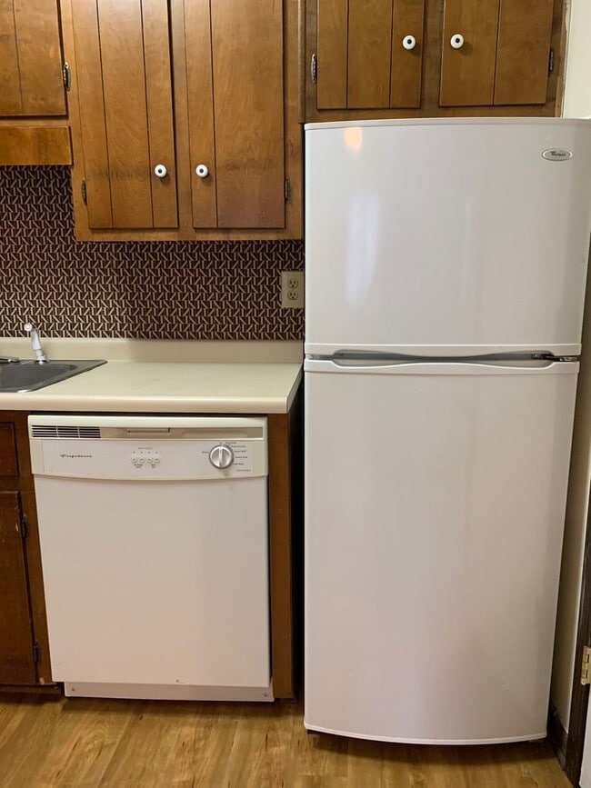 Building Photo - 1 Bedroom condo- Steps away from UGA! Available early August 2026