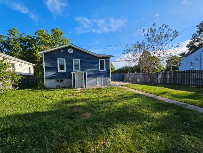 Building Photo - 619 Birdseye St