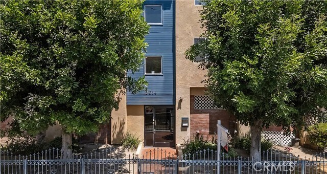 Building Photo - 9014 Burnet Ave