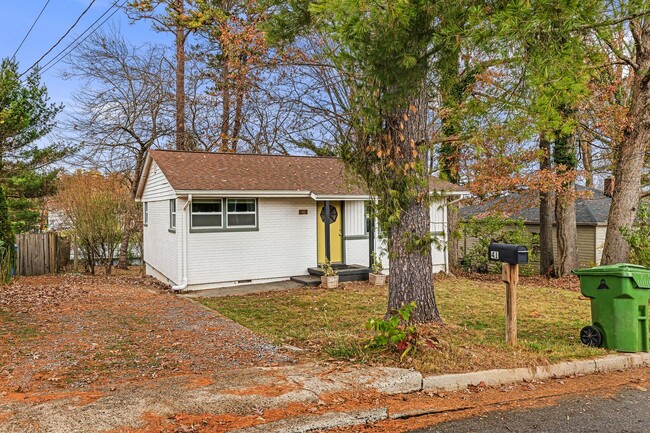 Building Photo - Cozy and Quaint 2-Bedroom with Bonus Room ...