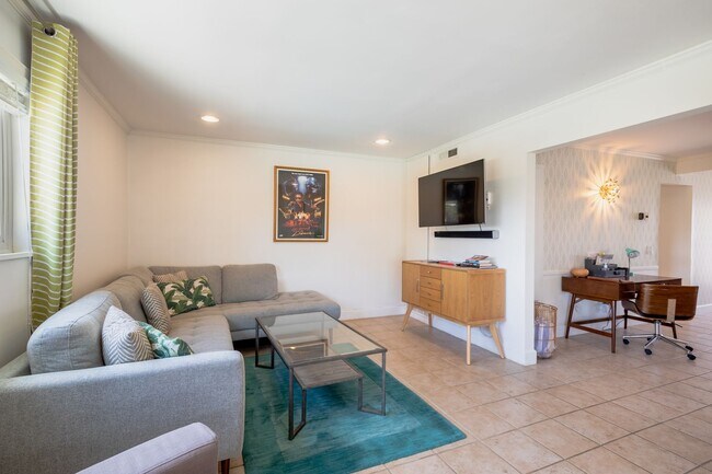Building Photo - Family-Friendly Oasis in North Palm Springs