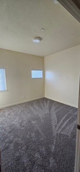 Building Photo - 725 S 200 W