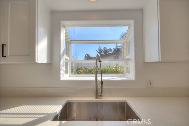 Building Photo - 1195 Rexford Ave