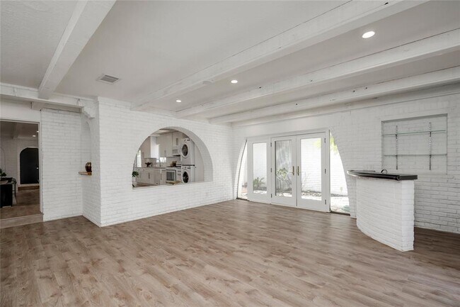 Building Photo - 4202 N Hills Dr