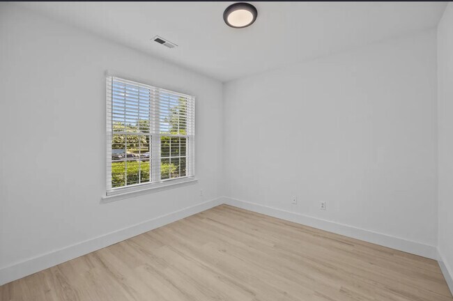 Building Photo - 16216 Circlegreen Dr