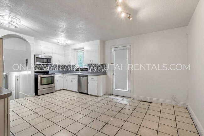 Building Photo - 4270 S Monarch Way