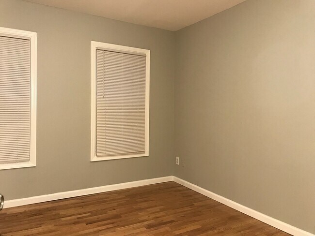 Building Photo - 452 Poplar St