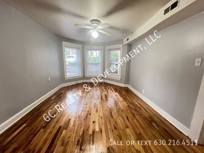 Building Photo - 3327 N Claremont Ave