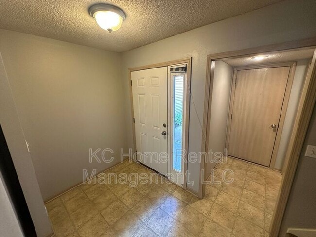 Building Photo - 4545 NE 83rd St