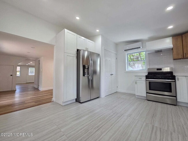 Building Photo - 42 Linton Pl