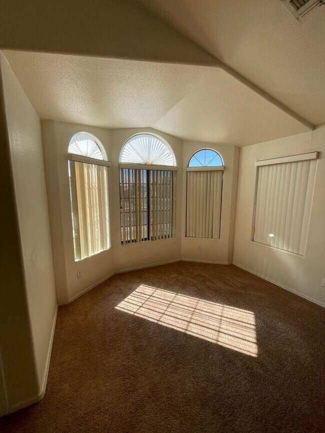 Building Photo - COMING SOON! Beautiful 4 Bedroom 2 Bath Home in Phoenix!