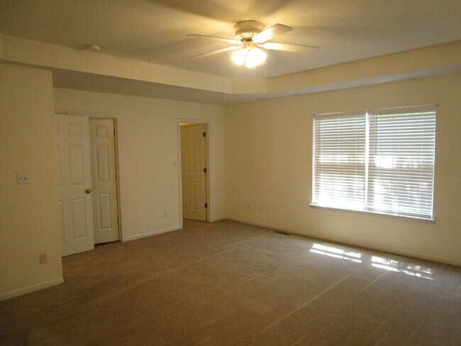 Building Photo - 5013-5015 Betty Jean Way